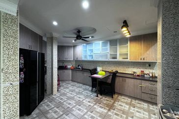 (SPACIOUS CORNER LOT) 2 Storey Terrace USJ 1, Subang Mewah