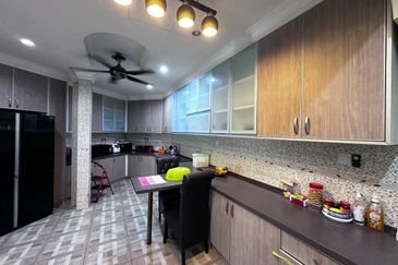 (SPACIOUS CORNER LOT) 2 Storey Terrace USJ 1, Subang Mewah