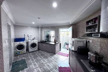 (SPACIOUS CORNER LOT) 2 Storey Terrace USJ 1, Subang Mewah