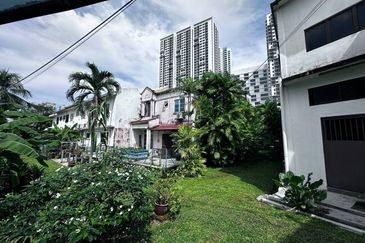 (SPACIOUS CORNER LOT) 2 Storey Terrace USJ 1, Subang Mewah