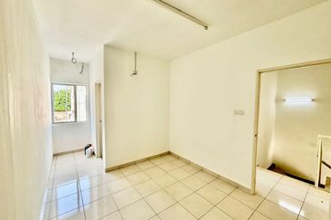 (GATED & GUARDED) End Lot Double Storey Residensi Mamanda, Jalan Kebun Baru