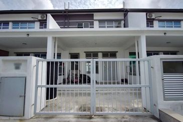 (INTERMEDIATE) 2 Storey Jalan Bangau, Taman Bentara, Telok Panglima Garang