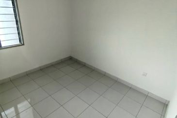 (INTERMEDIATE) 2 Storey Jalan Bangau, Taman Bentara, Telok Panglima Garang