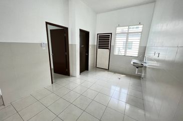 (GATED GUARDED) INTERMEDIATE 2 STOREY TERRACE MERANTI 2, BANDAR HILLPARK, PUNCAK ALAM