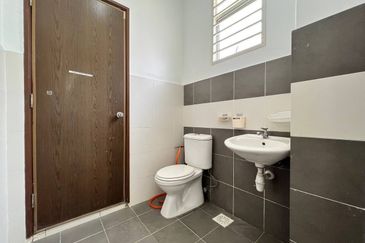 (GATED GUARDED) INTERMEDIATE 2 STOREY TERRACE MERANTI 2, BANDAR HILLPARK, PUNCAK ALAM