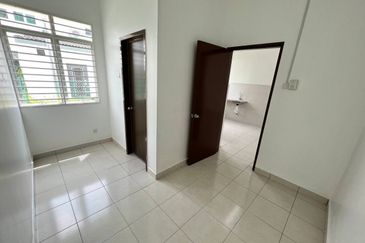 (GATED GUARDED) INTERMEDIATE 2 STOREY TERRACE MERANTI 2, BANDAR HILLPARK, PUNCAK ALAM