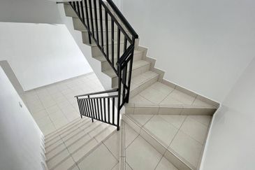 (GATED GUARDED) INTERMEDIATE 2 STOREY TERRACE MERANTI 2, BANDAR HILLPARK, PUNCAK ALAM