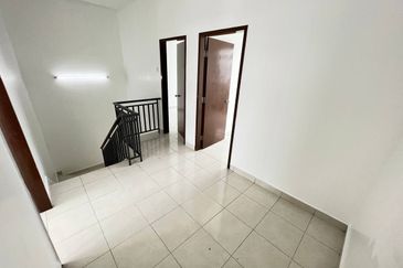(GATED GUARDED) INTERMEDIATE 2 STOREY TERRACE MERANTI 2, BANDAR HILLPARK, PUNCAK ALAM