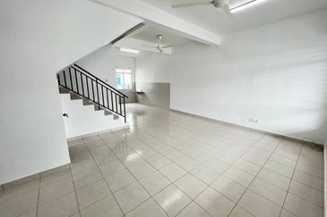 (GATED GUARDED) INTERMEDIATE 2 STOREY TERRACE MERANTI 2, BANDAR HILLPARK, PUNCAK ALAM