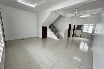 (GATED GUARDED) INTERMEDIATE 2 STOREY TERRACE MERANTI 2, BANDAR HILLPARK, PUNCAK ALAM