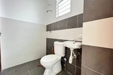 (GATED GUARDED) INTERMEDIATE 2 STOREY TERRACE MERANTI 2, BANDAR HILLPARK, PUNCAK ALAM