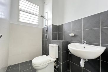 (GATED GUARDED) INTERMEDIATE 2 STOREY TERRACE MERANTI 2, BANDAR HILLPARK, PUNCAK ALAM