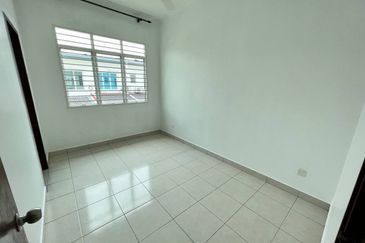 (GATED GUARDED) INTERMEDIATE 2 STOREY TERRACE MERANTI 2, BANDAR HILLPARK, PUNCAK ALAM