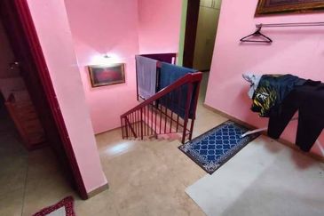 (RENOVATED) Intermediate 2 Storey House Taman Mawar, Bandar Baru Salak Tinggi (BBST), Sepang