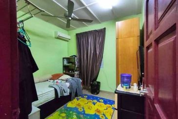(RENOVATED) Intermediate 2 Storey House Taman Mawar, Bandar Baru Salak Tinggi (BBST), Sepang