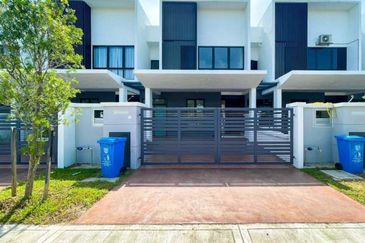 (FACING OPEN) Intermediate 2 Storey Clover Cahaya Alam, Seksyen U12 Shah Alam