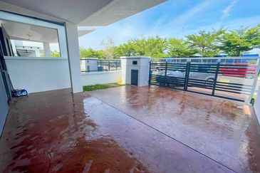 (FACING OPEN) Intermediate 2 Storey Clover Cahaya Alam, Seksyen U12 Shah Alam