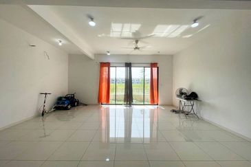 (FACING OPEN) Intermediate 2 Storey Clover Cahaya Alam, Seksyen U12 Shah Alam