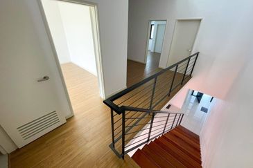 (FACING OPEN) Intermediate 2 Storey Clover Cahaya Alam, Seksyen U12 Shah Alam