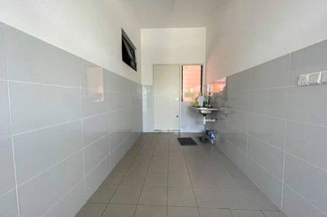 (FACING OPEN) Intermediate 2 Storey Clover Cahaya Alam, Seksyen U12 Shah Alam