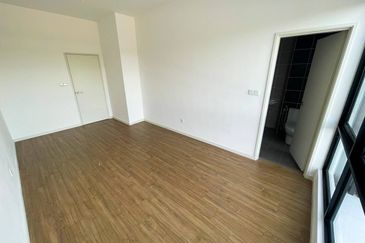 (FACING OPEN) Intermediate 2 Storey Clover Cahaya Alam, Seksyen U12 Shah Alam