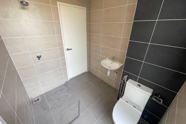 (FACING OPEN) Intermediate 2 Storey Clover Cahaya Alam, Seksyen U12 Shah Alam