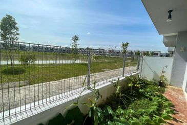 (FACING OPEN) Intermediate 2 Storey Clover Cahaya Alam, Seksyen U12 Shah Alam