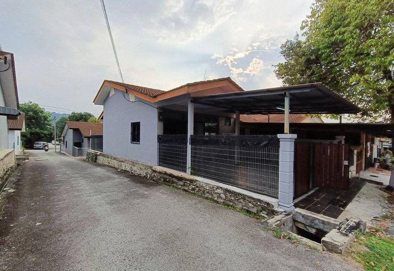 (FREEHOLD) Renovated Single Storey Endlot Taman Sendayan Indah, Negeri Sembilan
