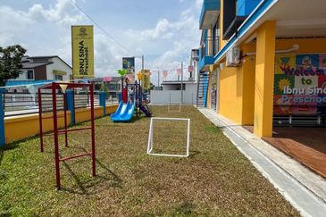 (WELL KEPT UNIT) Corner Lot 2 Storey Saujana Perdana, Saujana Utama, Sungai Buloh