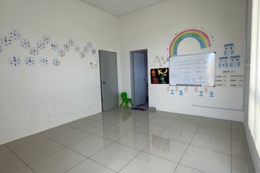 (WELL KEPT UNIT) Corner Lot 2 Storey Saujana Perdana, Saujana Utama, Sungai Buloh