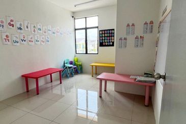 (WELL KEPT UNIT) Corner Lot 2 Storey Saujana Perdana, Saujana Utama, Sungai Buloh