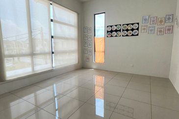 (WELL KEPT UNIT) Corner Lot 2 Storey Saujana Perdana, Saujana Utama, Sungai Buloh