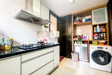 (FACING OPEN)(GATED GUARDED) 2.5 Storey Semi-D, Kemensah Mewah, Ampang