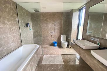 (PRIVATE LIFT)(ROOFTOP) 3 Storey Semi-D Lumina Kiara, Mont Kiara Kuala Lumpur