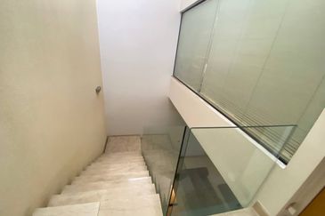 (PRIVATE LIFT)(ROOFTOP) 3 Storey Semi-D Lumina Kiara, Mont Kiara Kuala Lumpur