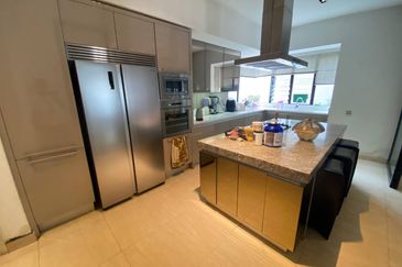 (PRIVATE LIFT)(ROOFTOP) 3 Storey Semi-D Lumina Kiara, Mont Kiara Kuala Lumpur