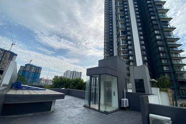 (PRIVATE LIFT)(ROOFTOP) 3 Storey Semi-D Lumina Kiara, Mont Kiara Kuala Lumpur