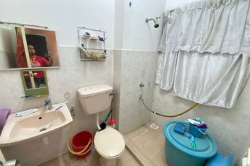 (SPACIOUS)(FULLY EXTENDED) Renovated 2 Storey Terrace Damai Bakti, Alam Damai Cheras