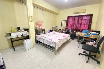 (SPACIOUS)(FULLY EXTENDED) Renovated 2 Storey Terrace Damai Bakti, Alam Damai Cheras