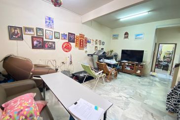 (SPACIOUS)(FULLY EXTENDED) Renovated 2 Storey Terrace Damai Bakti, Alam Damai Cheras