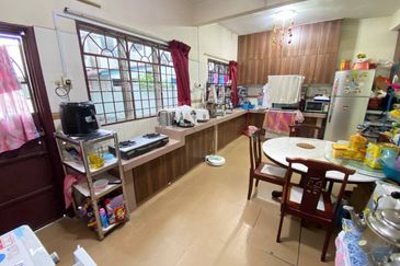 (SPACIOUS)(FULLY EXTENDED) Renovated 2 Storey Terrace Damai Bakti, Alam Damai Cheras