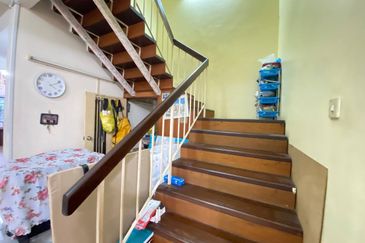 (SPACIOUS)(FULLY EXTENDED) Renovated 2 Storey Terrace Damai Bakti, Alam Damai Cheras