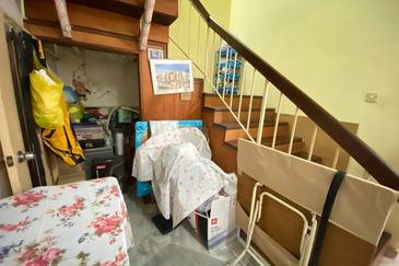 (SPACIOUS)(FULLY EXTENDED) Renovated 2 Storey Terrace Damai Bakti, Alam Damai Cheras