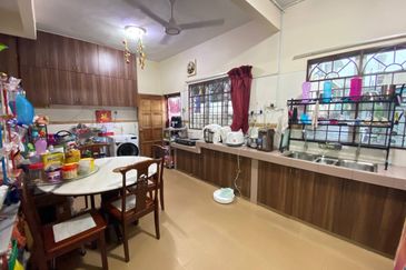 (SPACIOUS)(FULLY EXTENDED) Renovated 2 Storey Terrace Damai Bakti, Alam Damai Cheras