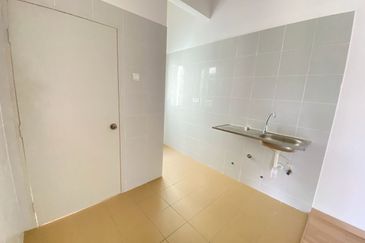 (GATED GUARDED) Apartment Residensi Anggerik Wira, Hulu Langat Selangor