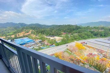 (GATED GUARDED) Apartment Residensi Anggerik Wira, Hulu Langat Selangor