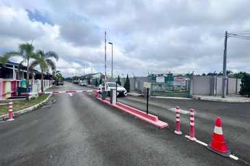 (INTERMEDIATE) Single Storey Terrace Jalan Merbuk Taman Bentara, Telok Panglima Garang