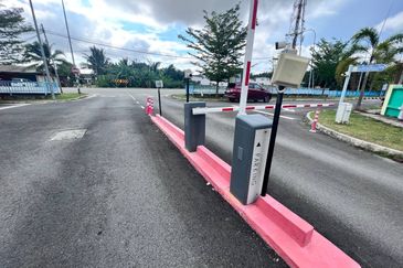 (INTERMEDIATE) Single Storey Terrace Jalan Merbuk Taman Bentara, Telok Panglima Garang