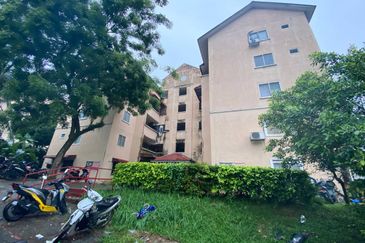 (LOWCOST) Flat Taman Puncak Kinrara 2 Puchong Selangor