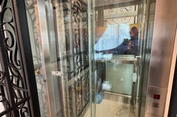 (PRIVATE ELEVATOR)(FULLY FURNISHED) Corner Lot 3.5 Storey Superlink Terrace With Private Elevator Duta Villa @ Setia Alam